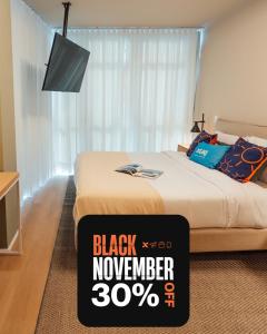 Ένα ή περισσότερα κρεβάτια σε δωμάτιο στο Fuji by Xtay - Estúdios completos no Centro, ao lado do Museu Histórico e mercado local