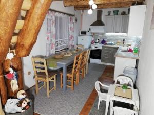 Η κουζίνα ή μικρή κουζίνα στο Chalupa Rozália