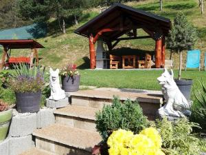 Κήπος έξω από το Chalupa Rozália