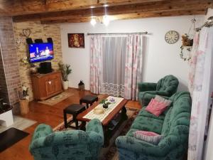 Χώρος καθιστικού στο Chalupa Rozália +8 φωτογραφίες