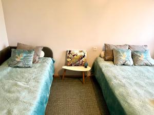 Ένα ή περισσότερα κρεβάτια σε δωμάτιο στο Vabaduse apartment