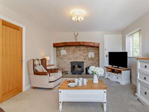 TV a/nebo společenská místnost v ubytování 2 Bed in Leppington 96260