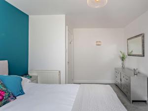 Postel nebo postele na pokoji v ubytování 2 Bed in Leppington 96260