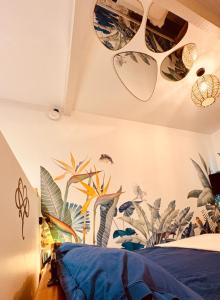 Ένα ή περισσότερα κρεβάτια σε δωμάτιο στο Love Room L Amour sous les Tropiques