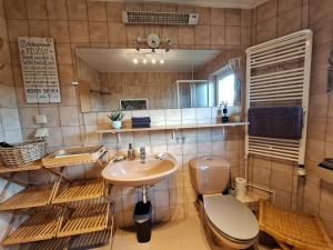 Kuchyň nebo kuchyňský kout v ubytování Weitblick mit Gemütlichkeit, Kaminofen und Sauna