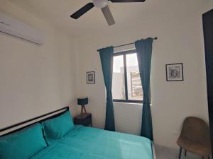 Postel nebo postele na pokoji v ubytování Beautiful Upscale Modern home with Private Pool 4E + 12 fotografií