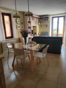 a living room with a glass table and chairs at Ciliano 16 in Montepulciano