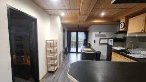 Kuchyň nebo kuchyňský kout v ubytování Appartement chalet + 3 fotografie