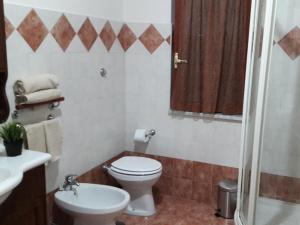 A bathroom at La caldera del Vesuvio