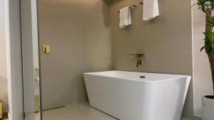 Ένα μπάνιο στο One Apartments Provenza