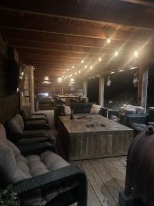 Φωτογραφία από το άλμπουμ του Studio with Pool Table and Optional Sauna & Hot Tub σε Zwaanshoek