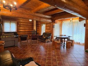 Istumisnurk majutusasutuses Log Haven