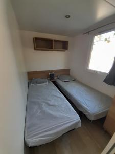 Ένα ή περισσότερα κρεβάτια σε δωμάτιο στο l'EPERVIER