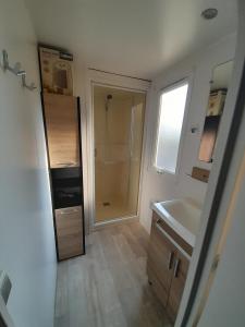 Ένα μπάνιο στο l'EPERVIER