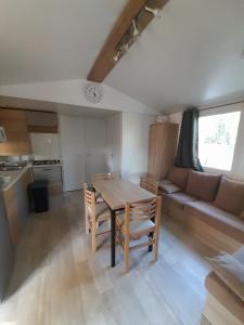 Η κουζίνα ή μικρή κουζίνα στο l'EPERVIER +5 φωτογραφίες