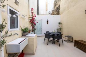 Μπαλκόνι ή βεράντα στο Sliema 1BR Townhouse Escape