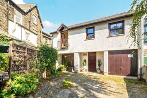 a large brick house with a driveway at The Retreat with Free Parking in Ambleside