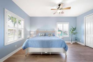 Ένα ή περισσότερα κρεβάτια σε δωμάτιο στο Luxury on Eight Lakes - Gulf Access & Pool table +30 φωτογραφίες