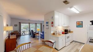 Køkken eller tekøkken på Atlantic Breeze #7