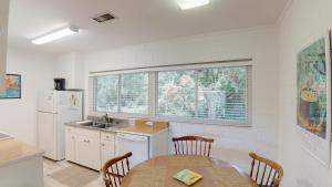 Køkken eller tekøkken på Atlantic Breeze #7 + 6 billeder