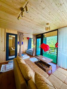 Ένα ή περισσότερα κρεβάτια σε δωμάτιο στο sunrise hill cotage