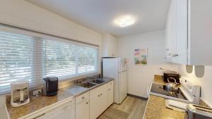 Køkken eller tekøkken på Atlantic Breeze #2