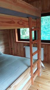 Ένα ή περισσότερα κρεβάτια σε δωμάτιο στο Casa Mágica en Bosque Huilo Huilo