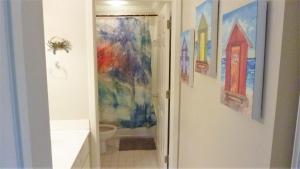 Et badeværelse på Guiding Light Unit C + 15 billeder