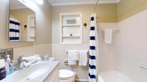 Koupelna v ubytování Beachy Sisters B + 23 fotografií