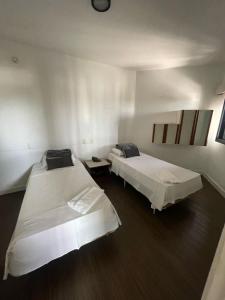 Zimmer mit 2 Betten in einem Zimmer in der Unterkunft Flat - Excelente localização e vista espetacular in São José dos Campos