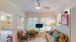 Televiisor ja/või meelelahutuskeskus majutusasutuses Beachy Sisters A