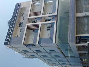 Budova, kde se hotel nachází + 7 fotografií