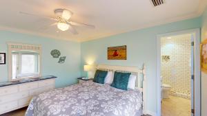 En eller flere senge i et værelse på Jekyll Keepers Quarters