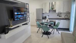 Η κουζίνα ή μικρή κουζίνα στο AURA beachouse