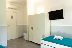 Postel nebo postele na pokoji v ubytování Royal Rooms Portici + 56 fotografií