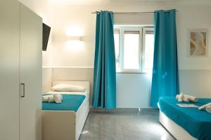 Postel nebo postele na pokoji v ubytování Royal Rooms Portici