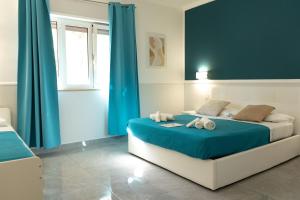 Ένα ή περισσότερα κρεβάτια σε δωμάτιο στο Royal Rooms Portici