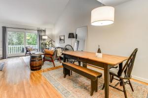 Φωτογραφία από το άλμπουμ του 7 Mi to Stowe Mtn! Riverfront Retreat on Main St σε Stowe