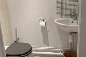 Koupelna v ubytování Le Petit Mirabellier