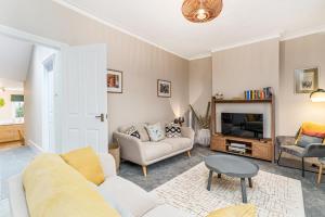 a living room with a couch and a tv at Sea Croft in Worthing