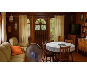 Posezení v ubytování Jungle Cabin Leisure Bay