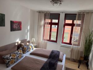 Postel nebo postele na pokoji v ubytování Naumburger Charme "Schwarzes Gold"