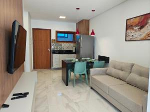 TV a/nebo společenská místnost v ubytování Aptos em cond. c/ Piscina e Churrasqueira, Imbassaí - FOSs