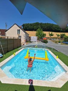 Bazén v ubytování Les 2 étangs de la Foulonnerie - Gîtes nebo v jeho okolí