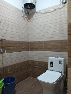 Koupelna v ubytování Shri shyam place