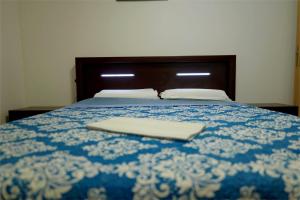 a computer keyboard sitting on top of a bed at Hotel Mina in Craiova +5 photos