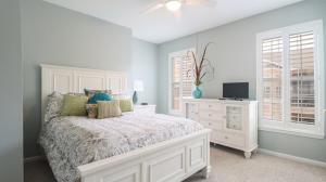 Ένα ή περισσότερα κρεβάτια σε δωμάτιο στο Modern upstairs three bedroom condo! +10 φωτογραφίες