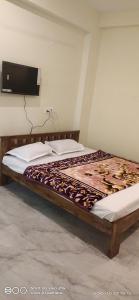 Postel nebo postele na pokoji v ubytování SOWMYA RESIDENCy