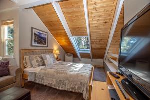 TV/trung tâm giải trí tại Dollar Hill II # 61 By Hauserman Rentals