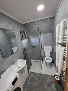 Ένα μπάνιο στο 4 BEARs +27 φωτογραφίες